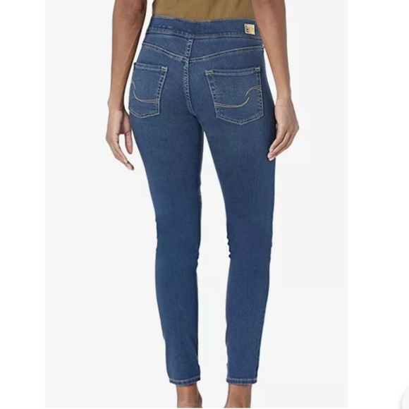 Signature by Levi Strauss Denim - Signature Levi Strauss Gold Label Totally Shaping Pull-On Skinny Jeans 4 short